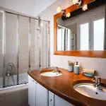 Luxury Floor 2br With Rooftop Views *