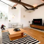 Luxury Floor 2br With Rooftop Views