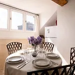아파트 Luxury Floor 2br With Rooftop Views 파리