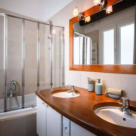 Luxury Floor 2br With Rooftop Views *